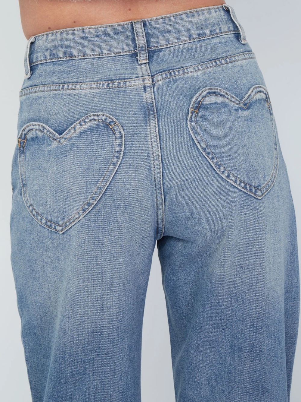 Forever 21| Light Blue Denim Straight Leg Jeans w/Heart Back Pockets Sz 29
